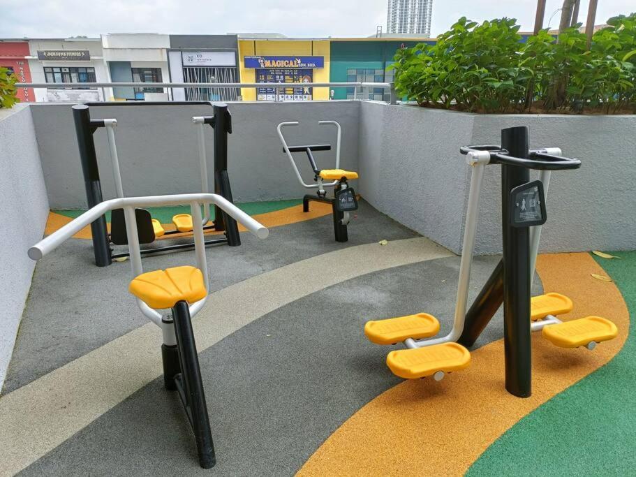 Cozy Sky Trees With Balcony, Smart Tv , Aeon & Pool *